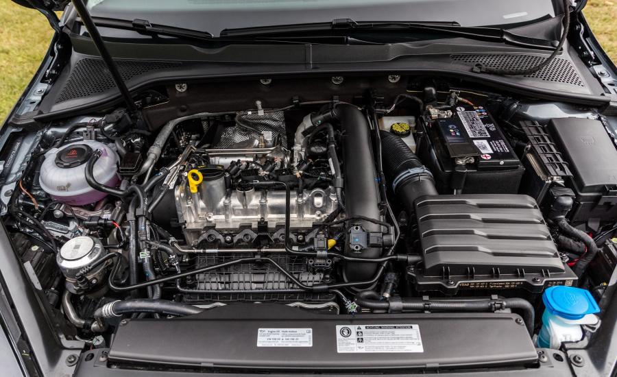 Моторный отсек Volkswagen Golf TSI 5-Door (Typ 5G) 2017 года  (NA) (фото 33 из 47)